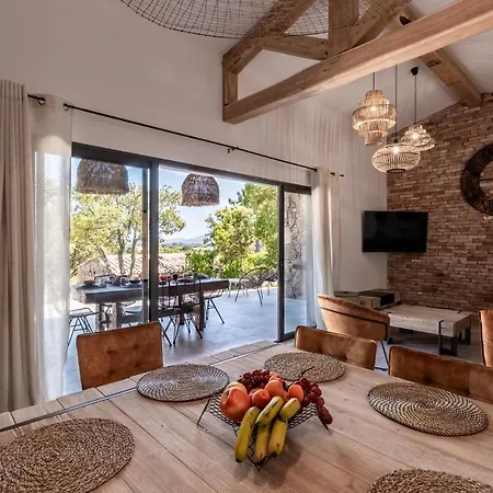 Bergerie De Luxe Vue Mer Avec Piscine Chauffee, Spa Et Terrain De Petanque Villa *
