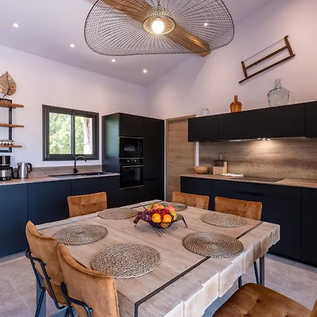 Villa Bergerie De Luxe Vue Mer Avec Piscine Chauffee, Spa Et Terrain De Petanque
